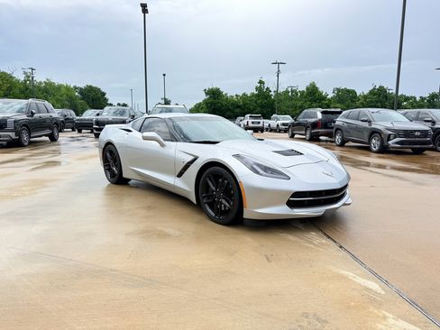 Used 2016 Chevrolet Corvette Stingray Coupe RWD image 3