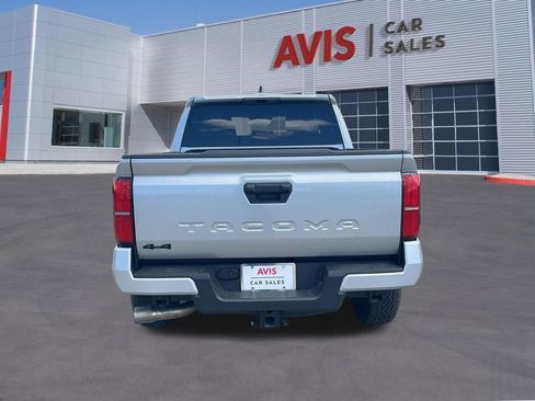 Used 2025 Toyota Tacoma TRD Off-Road AWD/4WD image 7