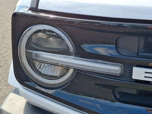 Used 2025 Ford Bronco Outer Banks AWD/4WD image 9