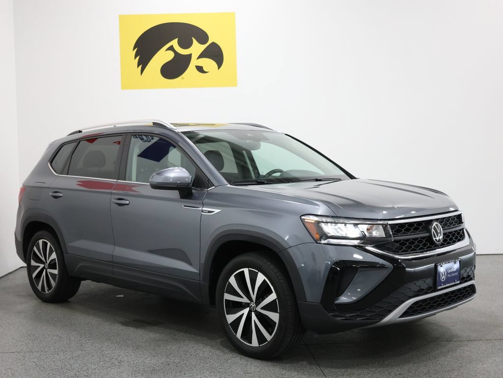 Certified 2023 Volkswagen Taos SE w/ Panoramic Sunroof Package AWD/4WD image 6