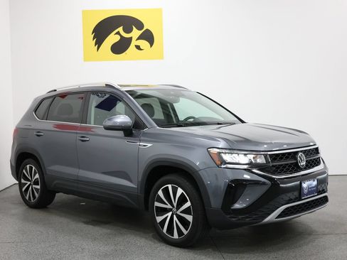 Certified 2023 Volkswagen Taos SE w/ Panoramic Sunroof Package AWD/4WD image 6