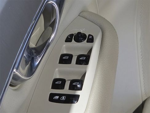 Used 2021 Volvo XC90 T5 Momentum w/ Climate Package image 17