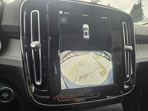 Certified 2025 Volvo XC40 B5 Core w/ Protection Package Premier image 33