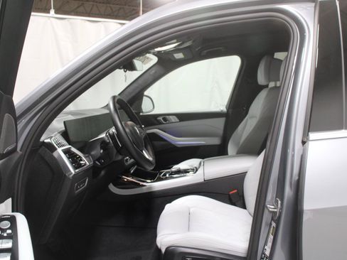Used 2026 BMW X7 xDrive40i AWD/4WD image 2