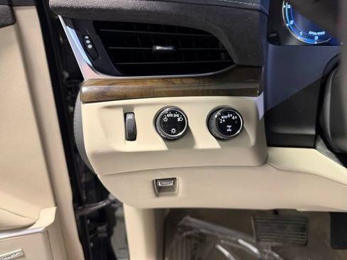 Used 2020 Cadillac Escalade Premium Luxury w/ LPO, Radiant Package AWD/4WD image 20