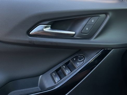 Used 2025 Chevrolet Equinox LT FWD image 19
