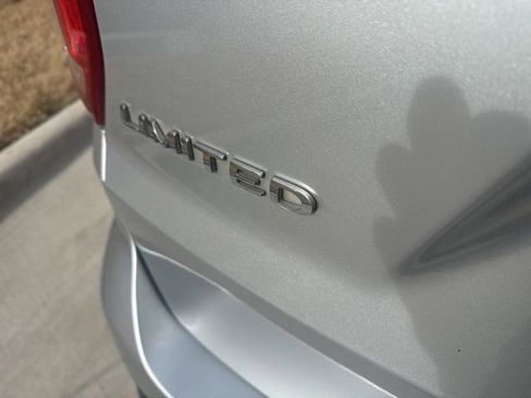 Used 2017 Ford Explorer Limited w/ Equipment Group 301A image 4