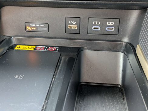 Used 2025 Toyota Camry SE FWD image 19