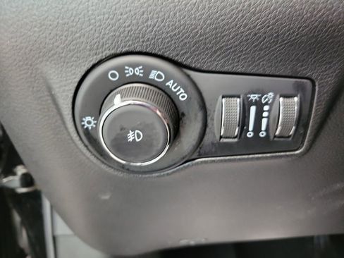 Certified 2022 Jeep Compass Latitude w/ Sun and Sound Group AWD/4WD image 36