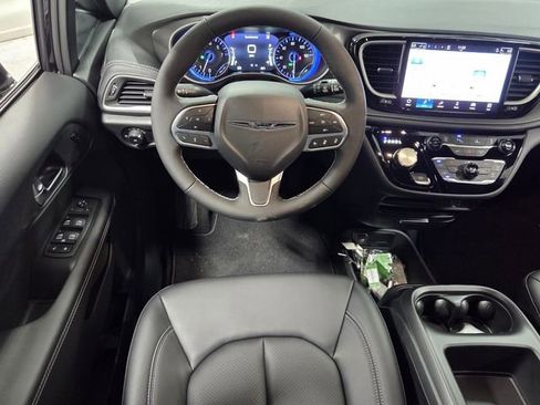 New 2026 Chrysler Pacifica Select image 7