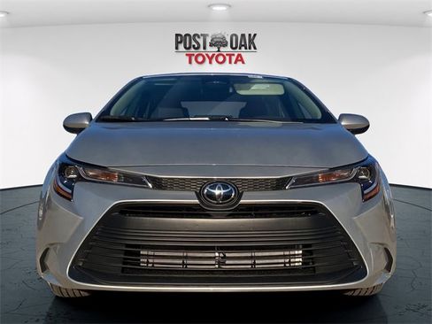 Used 2025 Toyota Corolla LE image 2