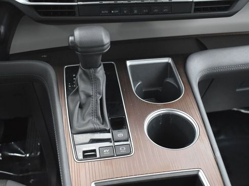 Used 2024 Toyota Sienna LE image 19