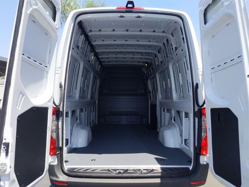 Used 2024 Mercedes-Benz Sprinter 3500 image 10