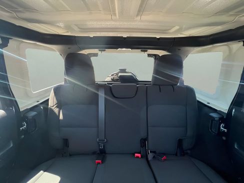 Used 2022 Jeep Wrangler Unlimited Sport AWD/4WD image 19