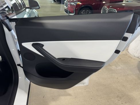 Used 2022 Tesla Model Y Performance image 11