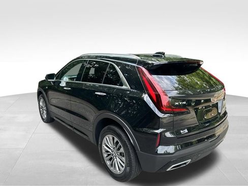 Used 2025 Cadillac XT4 Premium Luxury FWD image 3