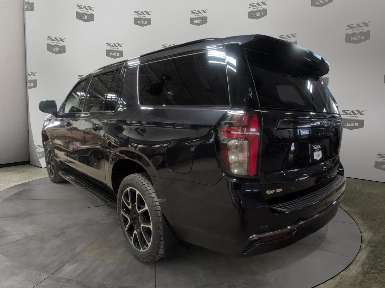 Used 2022 Chevrolet Suburban RST w/ Luxury Package AWD/4WD image 3