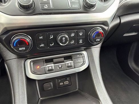 Used 2021 GMC Acadia SLT w/ Preferred Package image 31