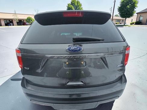 Used 2017 Ford Explorer XLT w/ Equipment Group 202A AWD/4WD image 5