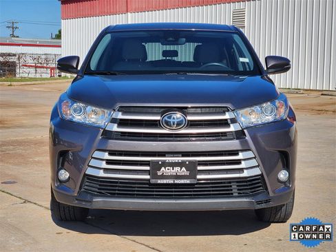 Used 2019 Toyota Highlander LE image 2