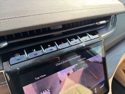 New 2025 Jeep Grand Cherokee Limited w/ Luxury Tech Group II image 18