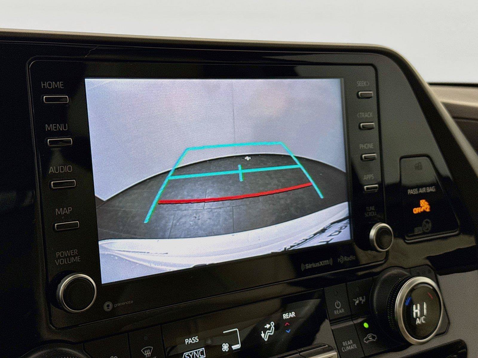Used 2020 Toyota Highlander XLE AWD/4WD image 25