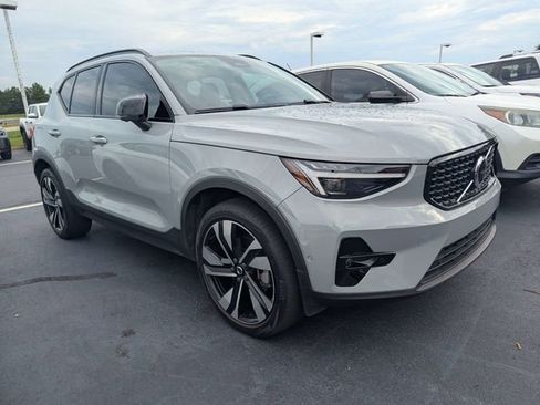 Used 2024 Volvo XC40 B5 Ultimate w/ Climate Package AWD/4WD image 2