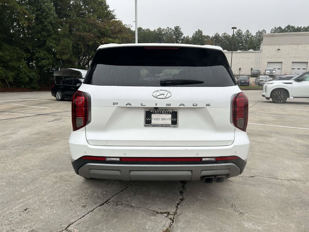 Used 2023 Hyundai Palisade Limited w/ Cargo Package FWD image 4