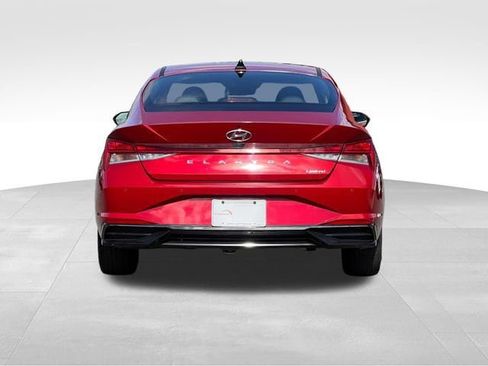 Used 2022 Hyundai Elantra Limited FWD image 4