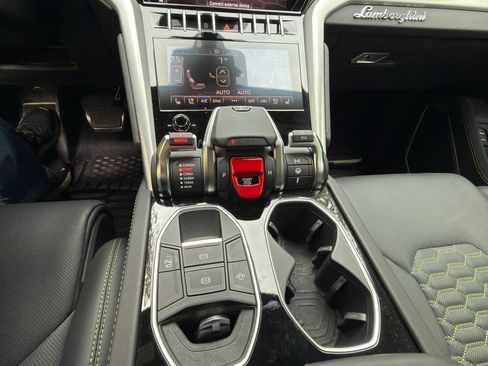 Used 2020 Lamborghini Urus AWD/4WD image 19