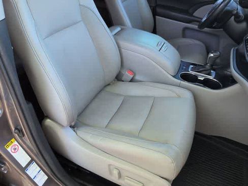 Used 2017 Toyota Highlander Limited Platinum AWD/4WD image 24