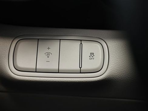 Certified 2025 Hyundai Venue SEL FWD image 29