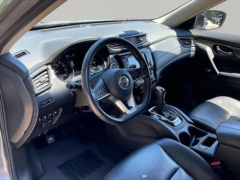 Used 2019 Nissan Rogue SV FWD image 18