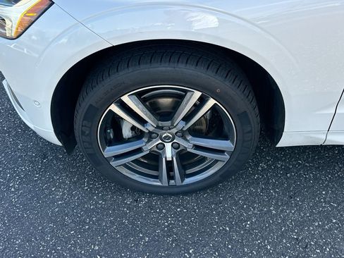 Used 2019 Volvo XC60 T5 Momentum w/ Premium Package image 30