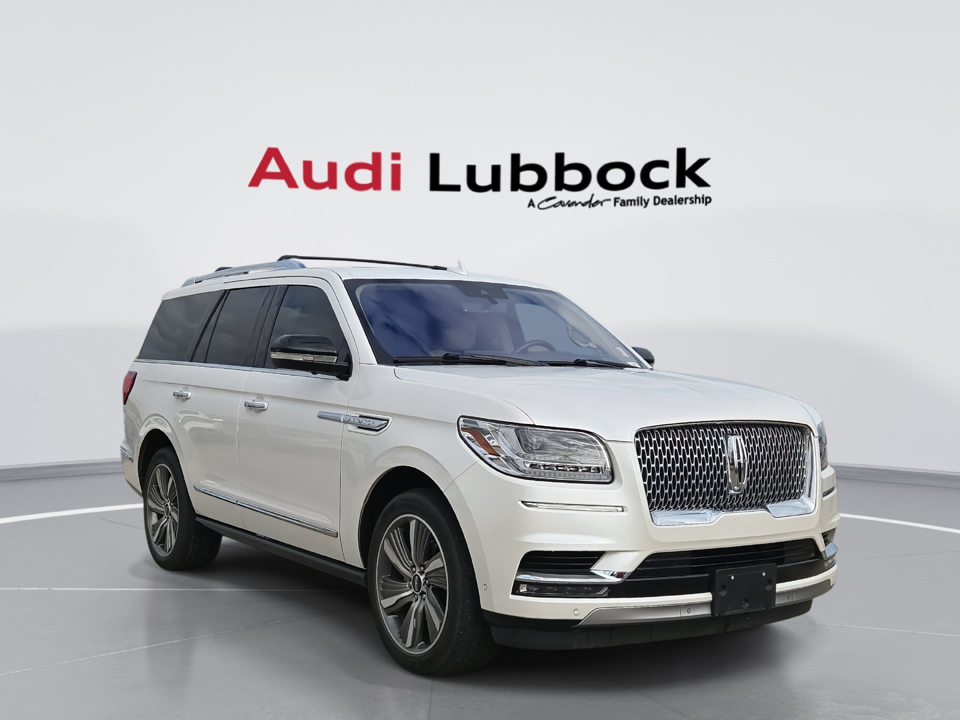 Used 2019 Lincoln Navigator Select w/ Technology Package RWD image 1
