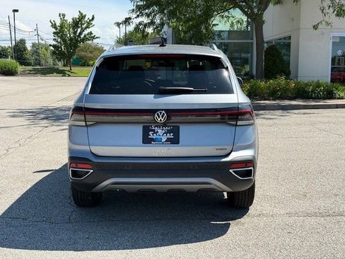 New 2025 Volkswagen Taos SE image 5