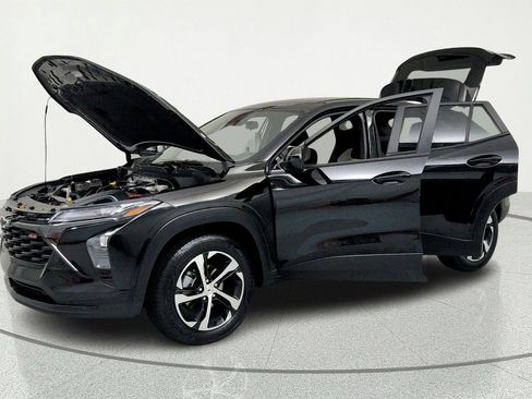 Used 2024 Chevrolet Trax RS FWD image 9