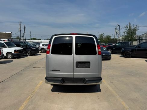 Used 2017 Chevrolet Express 3500 LT w/ LT Preferred Equipment Group RWD image 6