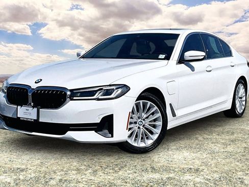 Used 2021 BMW 530e w/ Convenience Package image 3