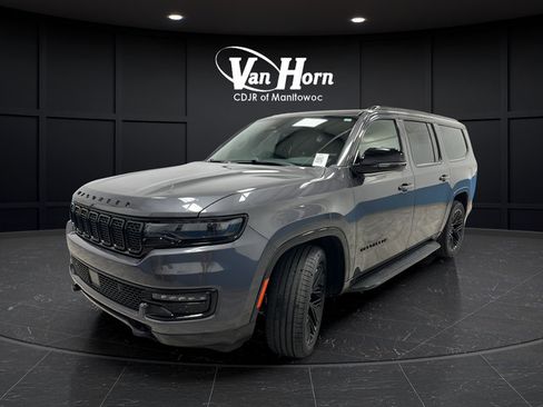 Used 2024 Jeep Wagoneer L Series II AWD/4WD image 3