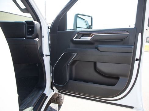 Used 2024 GMC Sierra 3500 SLE AWD/4WD image 9