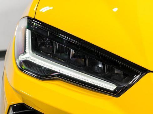 Used 2022 Lamborghini Urus AWD/4WD image 46