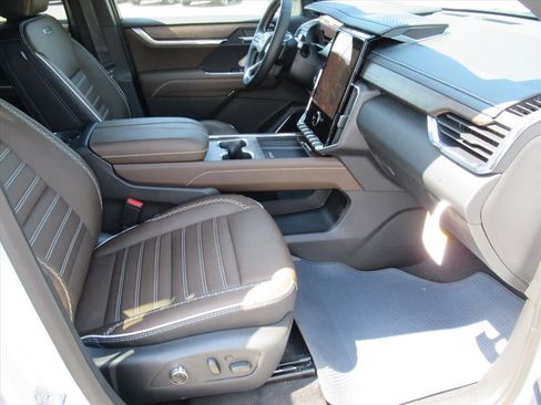 Used 2026 GMC Acadia Denali Ultimate w/ LPO, Floor Liner Package FWD image 10