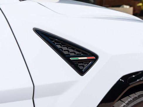 Used 2026 Lamborghini Urus SE AWD/4WD image 23