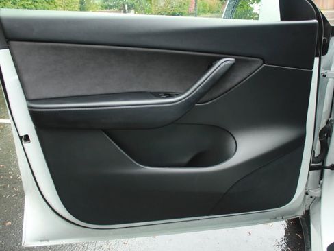 Used 2021 Tesla Model Y Long Range AWD/4WD image 9