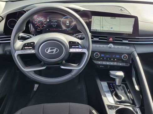 Certified 2025 Hyundai Elantra SEL w/ Cargo Package image 4