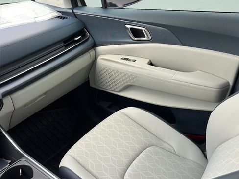 New 2026 Kia Carnival EX FWD image 13