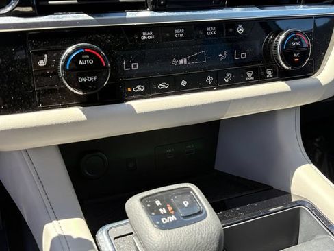 Used 2025 Nissan Pathfinder SL w/ Black Appearance Package FWD image 26