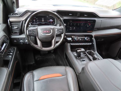 Used 2023 GMC Sierra 1500 AT4 w/ Technology Package AWD/4WD image 4