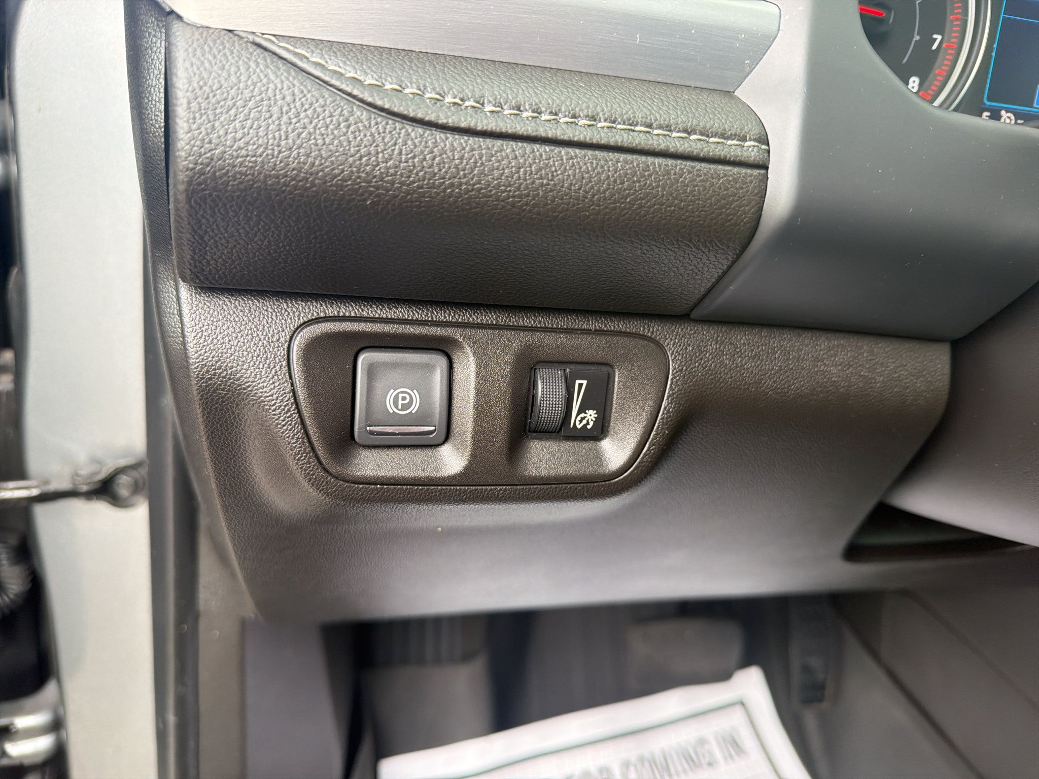 Used 2023 GMC Acadia SLE w/ Driver Convenience Package FWD image 17